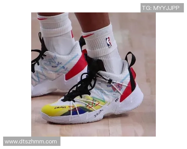 足球场上独具魅力的X型腿球星：技术与风采的完美融合