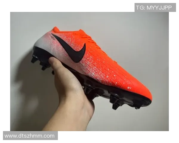 刺客12高帮足球鞋助力球星突破赛场极限全面提升速度与控制力